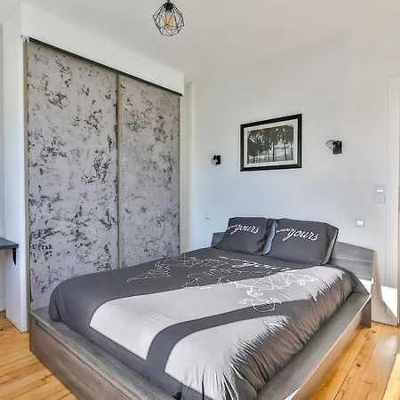 Center - Terrace & Garden - 1 To 3 Bedrooms شقة كونْياك